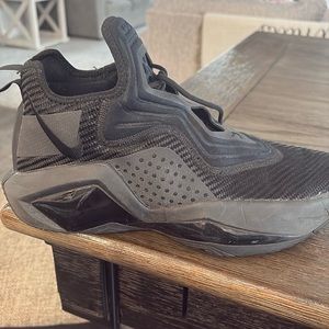 Nike Lebron Soldier 14 Shoes Triple Black Dark gray Ck6024-003 Mens size 9.5